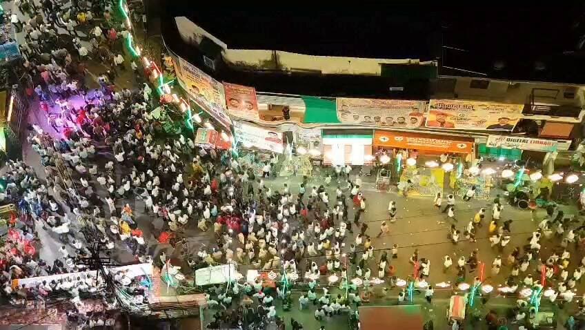 प्रयागराज के थाना सिविल लाइन्स अंतर्गत रानी रेवती देवी स्कूल के आगे में मैपल अपार्टमेंट के पास सैलून की दुकान के गार्ड को तीन चार लड़कों ने ईंट मार के घायल किया थाना सिविल लाइंस की पुलिस मौजूद।
#prayagrajallahabad #mela