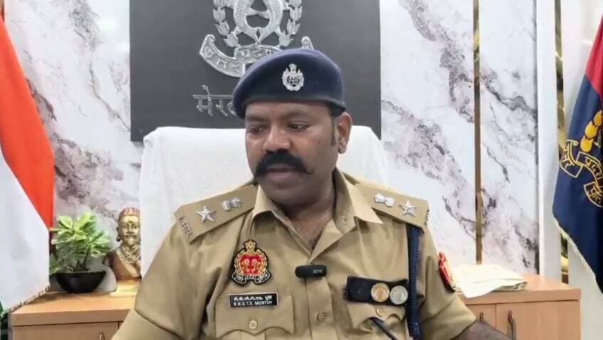 मेरठ में थाना लोहियानगर क्षेत्रान्तर्गत फैक्ट्री में गार्डों को बंधक बनाकर एलुमिनियम प्लेट लूट/डकैती की दो घटनाओं के सफल अनावरण, पुलिस मुठभेड़ में 04 अभियुक्तों की गिरफ्तारी तथा 30 एलुमिनियम प्लेट, टाटा कैंटर, पिकअप वाहन एवं 01 अवैध तमंचा मय कारतूस बरामदगी, वरिष्ठ पुलिस अधीक्षक।
#meerutnews