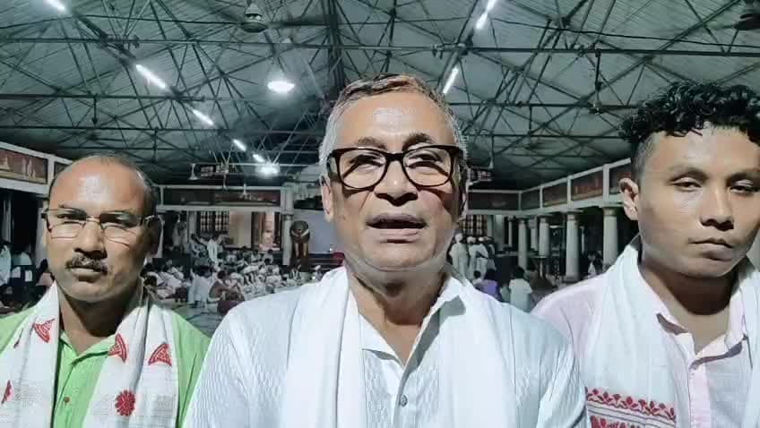 নগাঁও: বটদ্ৰৱা থানত ৩৭০ বছৰীয়া পৰম্পৰাক সৰোগত কৰি গুৰু কীৰ্তনৰ নিশা মঞ্চস্থ কৰা হয় মহাপুৰুষ মাধৱদেৱ বিৰচিত ভোজন বেহাৰ