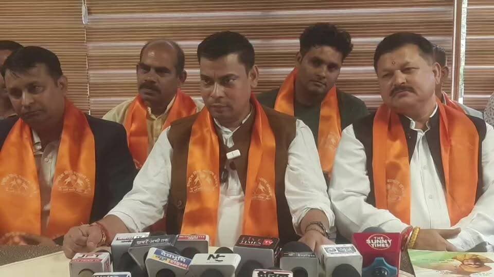 महिला सशक्तिकरण और सनातन संस्कृति को लेकर राष्ट्रीय हिंदू कल्याण संगठन के संस्थापक एवं राष्ट्रीय अध्यक्ष शसनी प्रधान ने रखी अपनी बात, देखिए LIVE बयान।
#महिला_सशक्तिकरण #सनातन_संस्कृति #शसनी_प्रधान #राष्ट्रीय_हिंदू_कल्याण_संगठन #HimachalNews #BreakingNews #LiveNews #EkNazarHimachalNews