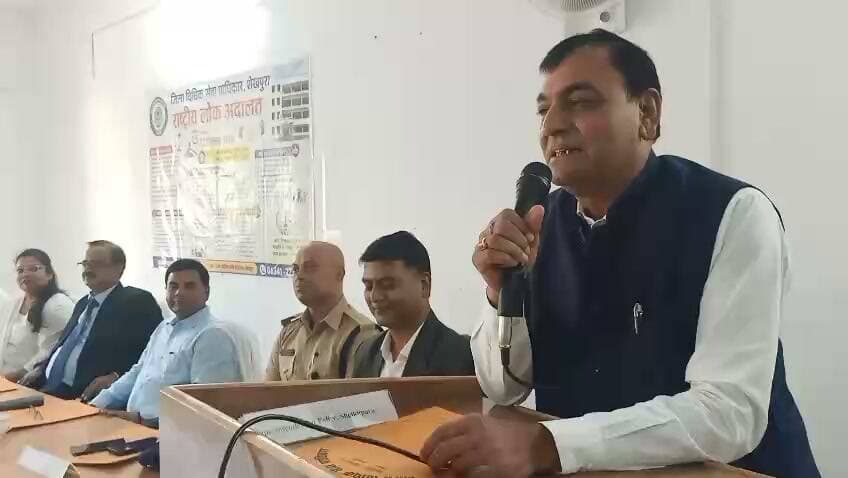 बीते दिन शेखपुरा न्यायालय परिसर में लोक अदालत का आयोजन हुआ।
जिला अध्यक्ष चंद्रमौली यादव