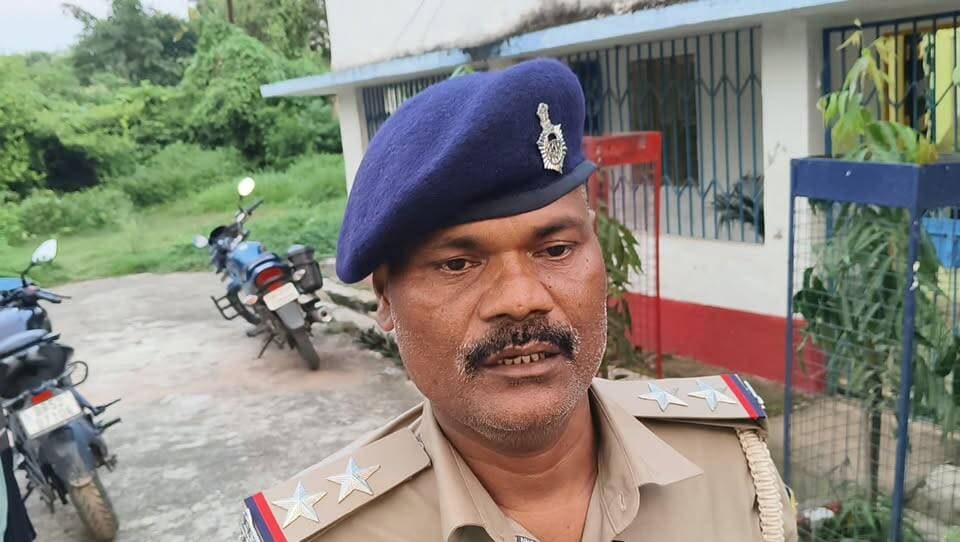 केवटी थाना अध्यक्ष की बड़ी कार्रवाई।
तीन नावालिग बच्चों को पुलिस ने सुरक्षित घर पहुंचाई।