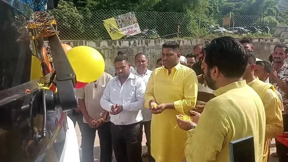 कौशल बस ट्रैवलर्स ने अपने बेड़े में जोड़ी नई AC लग्जरी बस
अब गर्मी की टेंशन खत्म! कौशल बस ट्रैवलर्स लाया है फुल AC आरामदायक सफर
माँ बगुलामुखी मंदिर में पूजा अर्चना के बाद, आचार्य दिनेश गिरी ने हरी झंडी दिखाकर किया रवाना