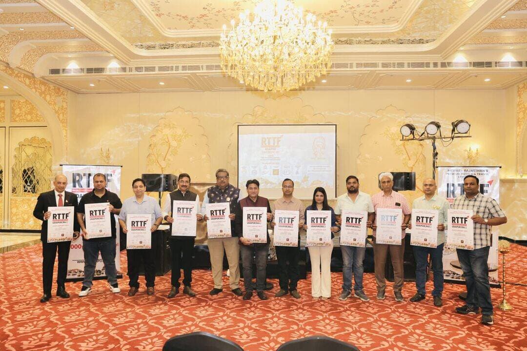 RTTF UDAIPUR ROADSHOW 2027 का उदयपुर में सफल आयोजन, पोस्टर का हुआ भव्य विमोचन।
उदयपुर के साथ मेवाड़ के पर्यटन एवं हॉस्पिटैलिटी उद्योग को नई दिशा देने तथा आगामी RTTF Udaipur 2027 को लेकर उदयपुर में RTTF Udaipur Roadshow 2027 का आयोजन होटल लैबुआ उदयपुर दौलतगढ़ किया गया। रोड शो में ट्रैवल, टूरिज्म एवं हॉस्पिटैलिटी इंडस्ट्री से जुड़े प्रमुख प्रतिनिधियों ने उत्साहपूर्वक भाग लिया।
इस अवसर पर आगामी RTTF Udaipur 2027 के पोस्टर का भी प्रमुख अतिथियों एवं पर्यटन एवं हॉस्पिटैलिटी उद्योग से जुड़े प्रतिनिधियों द्वारा पोस्टर विमोचन किया गया। साथ ही आगामी आयोजन को सफल बनाने एवं उदयपुर के पर्यटन को और अधिक मजबूती से राष्ट्रीय स्तर पर प्रमोट करने का संदेश दिया गया।
इस अवसर पर आगामी Rajasthan Travel Trade Fair (RTTF) Udaipur 2027, जो 9, 10 एवं 11 जनवरी 2027 को ओकेजन गार्डन, सौभागपुरा, उदयपुर में आयोजित होने जा रहा है, के संबंध में विस्तार से जानकारी दी गई। रोड शो के माध्यम से पर्यटन व्यवसाय से जुड़े लोगों को एक मंच पर लाकर नेटवर्किंग, बिजनेस सहयोग एवं नई व्यावसायिक संभावनाओं पर चर्चा की गई।
कार्यक्रम में होटल संस्थान दक्षिणी राजस्थान, होटल एसोसिएशन उदयपुर, यूनाइटेड होटेलियर उदयपुर, होटल फेडरेशन ऑफ़ राजस्थान उदयपुर डिवीजन, उदयपुर चैंबर ऑफ़ कॉमर्स एंड इंडस्ट्रीज, ट्रैवल एजेंट एसोसिएशन ऑफ उदयपुर के पदाधिकारी एंव सदस्यों सहित पर्यटन एवं हॉस्पिटैलिटी क्षेत्र से जुड़े प्रतिनिधियों की सहभागिता रही।
रोड शो में वक्ताओं ने कहा कि RTTF Udaipur 2027 उदयपुर एवं दक्षिणी राजस्थान के पर्यटन को नई पहचान दिलाने के साथ-साथ ट्रैवल ट्रेड और हॉस्पिटैलिटी उद्योग के लिए नए व्यावसायिक अवसरों का महत्वपूर्ण मंच साबित होगा।
कार्यक्रम के दौरान उपस्थित उद्योग प्रतिनिधियों ने आगामी RTTF Udaipur 2027 को सफल बनाने तथा उदयपुर को एक प्रमुख पर्यटन एवं वेडिंग डेस्टिनेशन के रूप में और अधिक सशक्त रूप से प्रमोट करने का संकल्प लिया।
सादर।