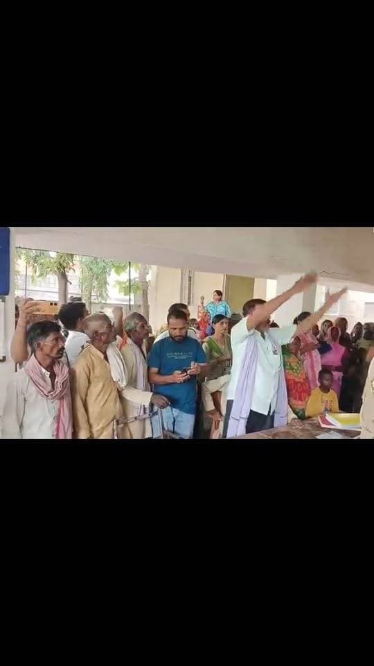 अगर पुलिस प्रशासन नयन किया बात सुनी होती तो आज बैद्यनाथ महतो जिंदा होते। इस वीडियो में 50000 घू***स लिए जाने की बात कही जा रही है इसे ध्यान से सुने