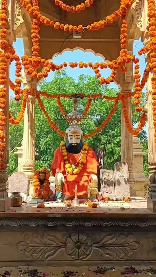 मोहनगढ़ नहरी क्षेत्र के सुथार मंडी स्थित श्री भूराबाबा बालेटा धाम मंदिर में भादवा की दूज का भरा मेला.. हजारों की संख्या में पहुंच रहे श्रदालु... सुरक्षा को लेकर मोहनगढ़ व PTM पुलिस के जवान तैनात....
#jaisalmer #barmer #Bikaner #jodhpur #bhurababa #sutharmandi