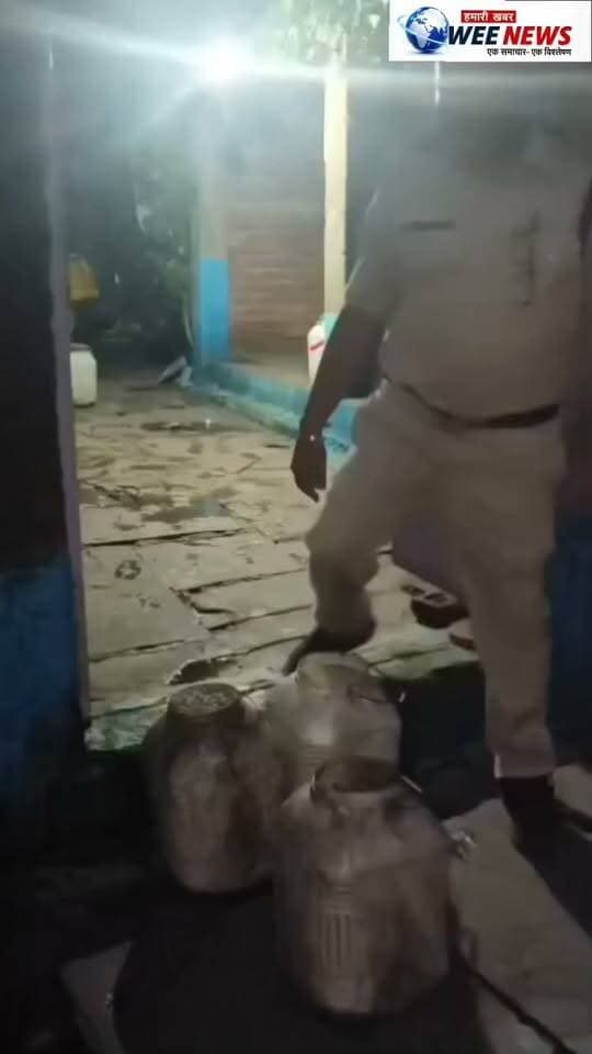 लखराम मोहल्ले में आबकारी की दबिश 300 किलो महुआ लाहन और 16 लीटर हाथ भट्टी शराब जब्त, चार महिलाओं पर पांच प्रकरण दर्ज