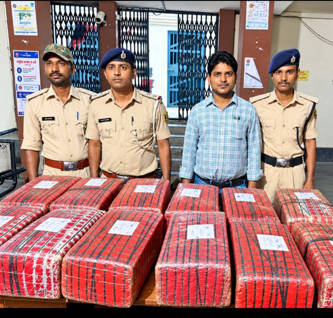 <nis:link nis:type=tag nis:id=सोनबरसा nis:value=सोनबरसा nis:enabled=true nis:link/> प्रखंड के कन्हौली थाना क्षेत्र में पुलिस ने कार्रवाई करते हुए करीब 140 किलो गांजा बरामद किया है। गांजा छह बोरियों में छिपाकर रखा गया था। हालांकि, पुलिस की भनक लगते ही तस्कर मौके से फरार हो गया।
<nis:link nis:type=tag nis:id=न्यू़जबिहारकीआवाज nis:value=न्यू़जबिहारकीआवाज nis:enabled=true nis:link/> <nis:link nis:type=tag nis:id=newsbiharkiaawaj nis:value=newsbiharkiaawaj nis:enabled=true nis:link/>