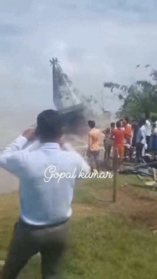 कोसी का कहर; कटाव के चपेट में राधा कृष्ण मंदिर नदी में समाया.
तस्वीर सुपौल जिले के किशनपुर प्रखंड के मौजहा पंचायत वार्ड 3 की है।
Supaul, Bihar - सुपौल - बिहार District Administration Supaul #facebookreels #facebookpost #Flood #BiharGovernment #follower #follow #fbreels #fbreelsvideo #fb #trendingreels #trend