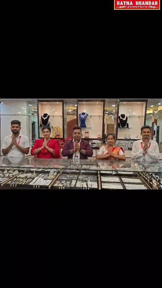 নতুনের আঙ্গিকে আপনাদের ভালোবাসায় " Ratna Bhandar Jewellers " নতুন সাজে। আগামী ১৪,১৫,১৬ ই সেপ্টেম্বর চলে আসুন। ঠিকানা: কোর্টমোড়,আলিপুরদুয়ার 8145213720
Ratna Bhandar Jewellers #Alipurduar #highlightseveryone #fashion