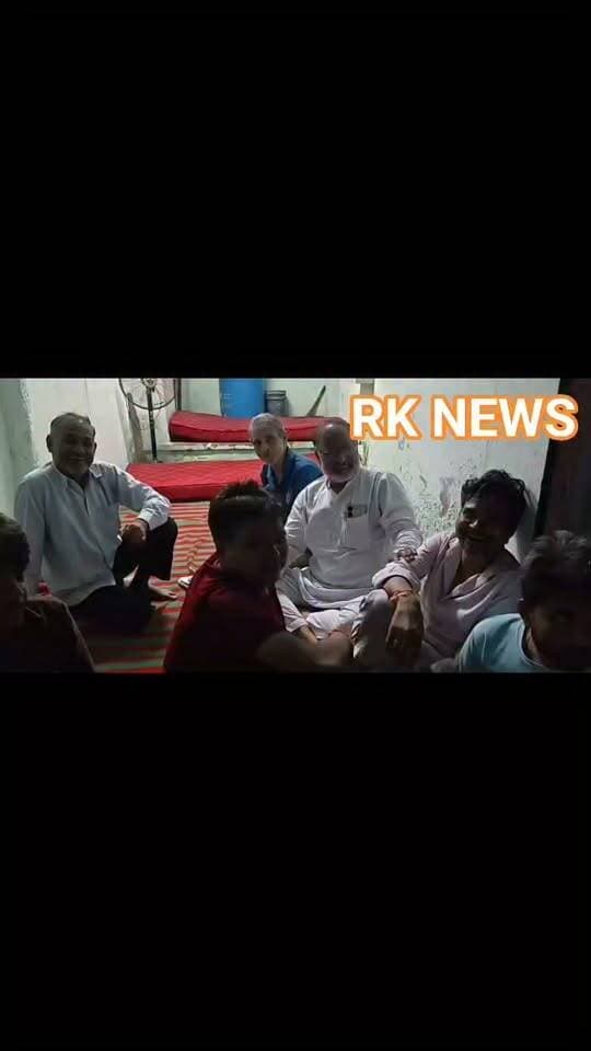 हिण्डौन वार्ड 38 मे समर्थकों के बीच नजर आए निर्दलीय प्रत्याशी हुकम सिंह कश्यप कहा खूंखार शेर हूं बाडे बंदी का नहीं बनुंगा हिस्सा
वीडियो को अंत देखे और सुनिए क्या बोले हुकुम सिंह कश्यप
कवरेज वरिष्ठ पत्रकार कृष्ण मुरारी राजौरा