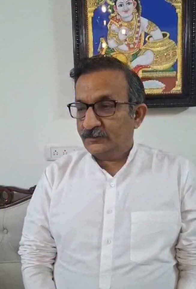 हरियाणा सीएम के राजनीतिक सचिव श्रीमान तरुण भंडारी 17 सितंबर चतुर्थ अंतरराष्ट्रीय दिवस पर सभी अपने अपने घरों पर यज्ञ करने का आह्वान करते हुए....
प्रेरणा : यज्ञ सम्राट श्री हरिओम जी महाराज