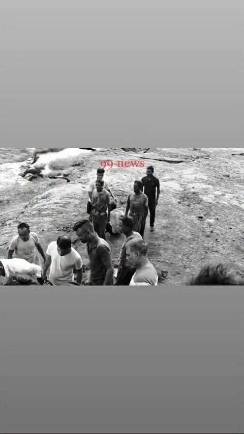 अवैध खनन के दौरान मलबे में दबे लोगों को बाहर निकालते लोग, देखिए, पूरी वीडियो
रामकनाली ओपी क्षेत्र का मामला