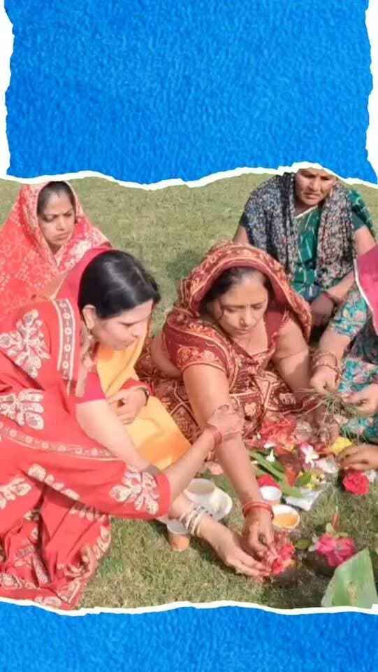 बांसवाड़ा नगर परिषद चुनाव के परिणामों से ठीक पहले कुंभलगढ़ के रिसॉर्ट में बाड़ेबंदी के तहत ठहरी कांग्रेस की महिला पार्षद उम्मीदवारों का एक नया वीडियो सामने आया है। महिलाओं ने रिसॉर्ट में ही निर्जला व्रत रखकर मिट्टी के शिवलिंग और शिव-पार्वती की प्रतिमाएं बनाकर 'ॐ नमः शिवाय' के जाप के साथ पूजा-अर्चना की। इससे पहले इनका मेहंदी लगाते वीडियो भी वायरल हुआ था।
10 सितंबर से कुंभलगढ़ में ठहरे उम्मीदवारों के इस धार्मिक अनुष्ठान की राजनीतिक गलियारों में खासी चर्चा है। सोमवार को मतगणना के बाद चुनाव हारने वालों को घर भेजा जाएगा, जबकि विजेताओं को नई जगह ले जाने की संभावना है।
#BanswaraNews #RajasthanPolitics #Congress #HartalikaTeej #BanswaraLocalElection