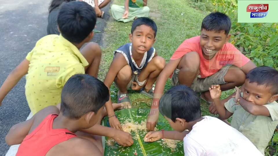 📌আপোনাৰো মনত পৰিব শৈশৱলৈ ----
📌মনত পৰিব নিমখ-জলকীয়া সানি ৰবাব টেঙা ৰ মজা লোৱা দিনবোৰলৈ---
📌স্কুল বন্ধ বুলি কলেই আনৰ বাৰি লুৰুকি কঠাল, ৰবাব টেঙা আনি খোৱাৰ কথাবোৰ কমেণ্টত জনাব ---