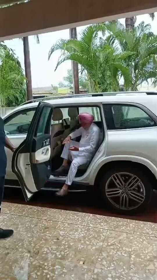 डेराबस्सी में भाजपा कार्यकर्ताओं से मिलने पहुंचे सरदार दूरदर्शन सिंह सैनी, डेराबस्सी: भाजपा नेता सरदार दूरदर्शन सिंह सैनी डेराबस्सी पहुंचे और भाजपा कार्यकर्ताओं से मुलाकात कर संगठनात्मक गतिविधियों एवं आगामी राजनीतिक तैयारियों को लेकर विचार-विमर्श किया।
🤝 इस दौरान कार्यकर्ताओं से संवाद करते हुए उन्होंने संगठन को मजबूत करने, आपसी समन्वय बढ़ाने और जनता से जुड़े मुद्दों पर सक्रियता से काम करने पर जोर दिया।
📸 मुलाकात के दौरान भाजपा कार्यकर्ताओं में उत्साह देखने को मिला।
#BJP #Derabassi #DurdarshanSinghSaini #PunjabPolitics #BJPWorkers PoliticalNews Election2027 राष्ट्रीयकदम राष्ट्रीयकदमन्यूज़