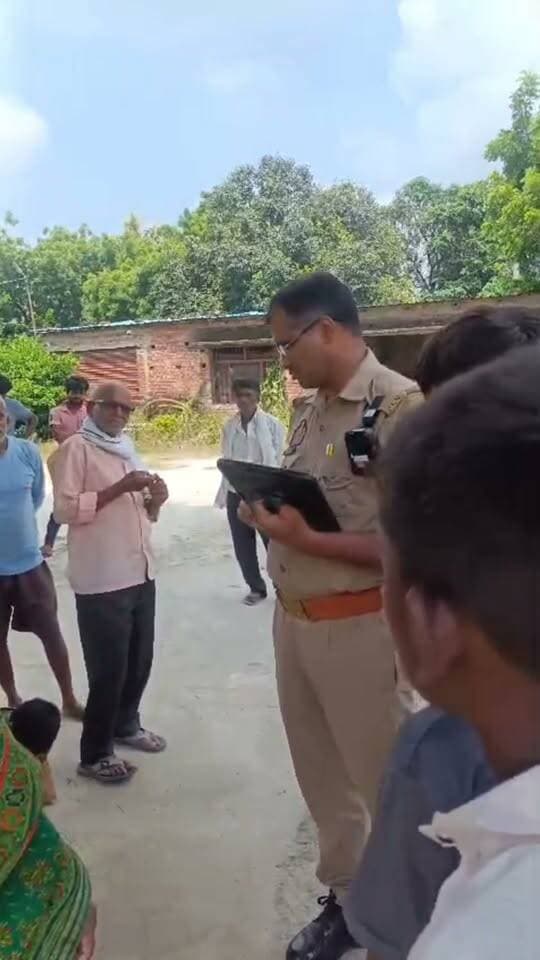 कटिहारी बुजुर्ग गांव में धरने की सूचना पर पहुंची पुलिस, परिवार से पूछताछ कर पूरे मामले की जांच में जुटी