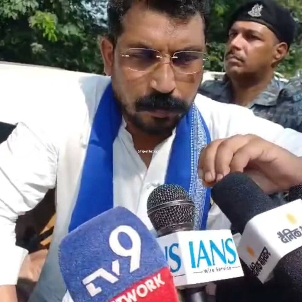 गोंडा में विनोद साहनी के साथ हुई घटना पूरी तरह राजनीतिक, 2 महीने पहले विनोद मुझसे मिले थे एक गेस्ट हाउस में, वह करनैलगंज से चुनाव लड़ना चाहते थे : चंद्रशेखर आजाद रावण