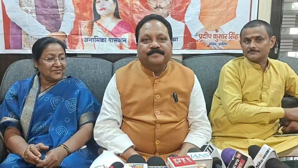 प्रधानमंत्री नरेंद्र मोदी के जन्मदिन को अररिया सांसद प्रदीप कुमार सिंह ने किया कहा....