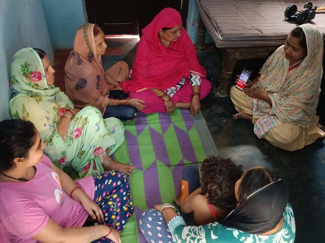 जिले की 2 लाख 5 हजार से अधिक लाड़ली बहनों के खाते में कुल 302862700 रूपये राशि हुई अंतरित
--
मुख्यमंत्री डॉ. मोहन यादव ने आज मुख्यमंत्री लाड़ली बहना योजना अंतर्गत आगर मालवा से प्रदेश की 1.25 करोड़ से अधिक बहनों के खातों में 1,835 करोड़ से अधिक की राशि का अंतरण किया।
इस दौरान टीकमगढ़ जिले की 2 लाख 5 हजार से अधिक लाड़ली बहनों को मुख्यमंत्री लाड़ली बहना योजना की 40वीं किस्त के रूप में कुल 302862700 रूपये की राशि सिंगल क्लिक के माध्यम से अंतरित की।
इस अवसर पर जिले की सभी आंगनबाड़ी केंद्रों पर आगर मालवा में आयोजित लाड़ली बहनों के राज्य स्तरीय सम्मेलन कार्यक्रम का लाईव प्रसारण किया गया। मुख्यमंत्री लाड़ली बहना योजना के अंतर्गत 40वीं किस्त की राशि मिलने पर लाड़ली बहनों ने मुख्यमंत्री डॉ. मोहन यादव जी का आभार व्यक्त कर धन्यवाद दिया।
#LadliBahnaMP
#JansamparkMP
#Jansamparktikamgarh
#tikamgarh