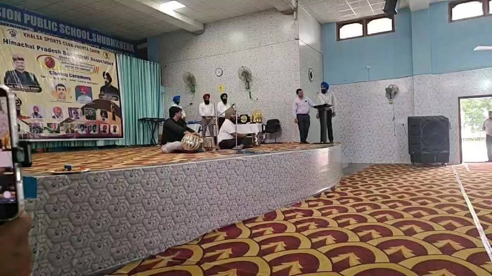 केबिनेट मंत्री: खालसा स्पोर्ट्स क्लब पांवटा साहिब द्वारा साहिबजादा बाबा अजीत सिंह 34वी यूथ स्टेट बास्केटबॉल चैम्पियनशिप का आज समापन के मुख्यातिथि यादविंदर गोमा यूथ सेवा, खेल, आयुष एवं कानूनी मंत्री के स्वागत पहाड़ी गाना