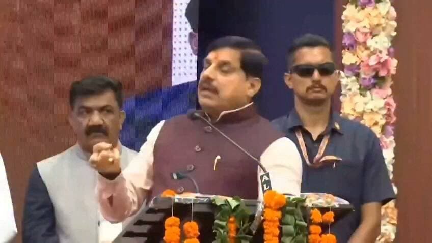 सागर जहरीली शराब कांड के दूसरे आरोपी का भी आज शॉर्ट एनकाउंटर किया गया है। ऐसे में अब हमारे राज्य में कानून-व्यवस्था को लेकर कोई चिंता की बात नहीं है। अब हर अपराधी के खिलाफ इसी तरह सख्त कार्रवाई की जाएगी।
- *डॉ. मोहन यादव, मुख्यमंत्री*