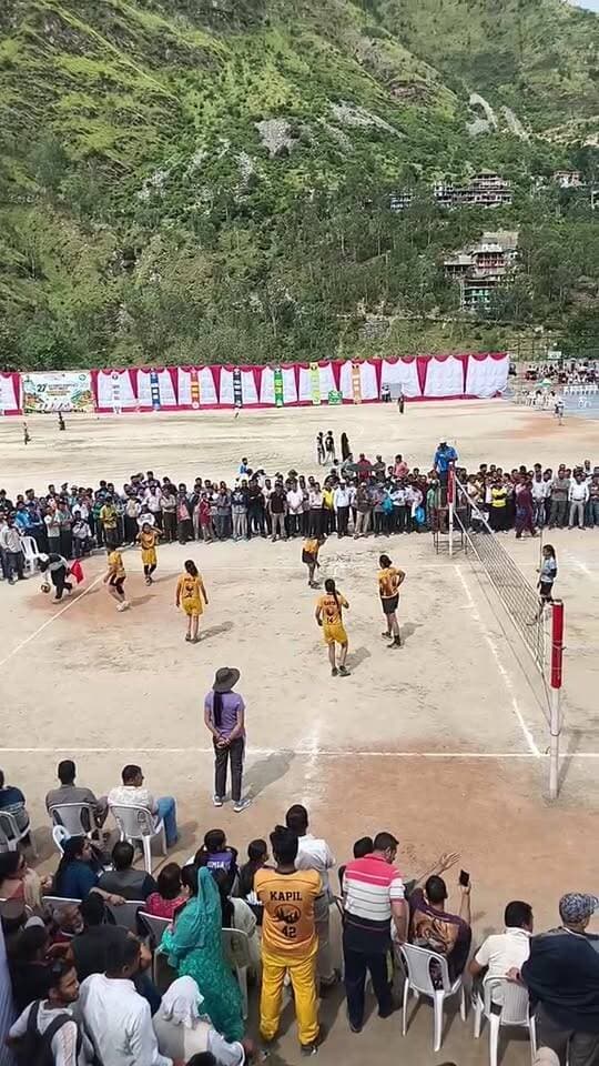 वन विभाग द्वारा करवाई जा रही तीन दिवसीय राज्य स्तरीय प्रतियोगिता में वॉलीबॉल का खिताब सजा मंडी जिले के सरताज
#kullutodaynews #himachalpradesh #himachalupdate #MediaPower #himachalkiawaaz #KTN #ATM #shimla #kullu #rampur