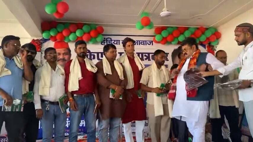 हंडिया में पूर्व ब्लॉक प्रमुख सुरेश चंद्र मौर्या द्वारा आयोजित पत्रकार व क्रिएटर सम्मान समारोह
Suresh Chandra Maurya