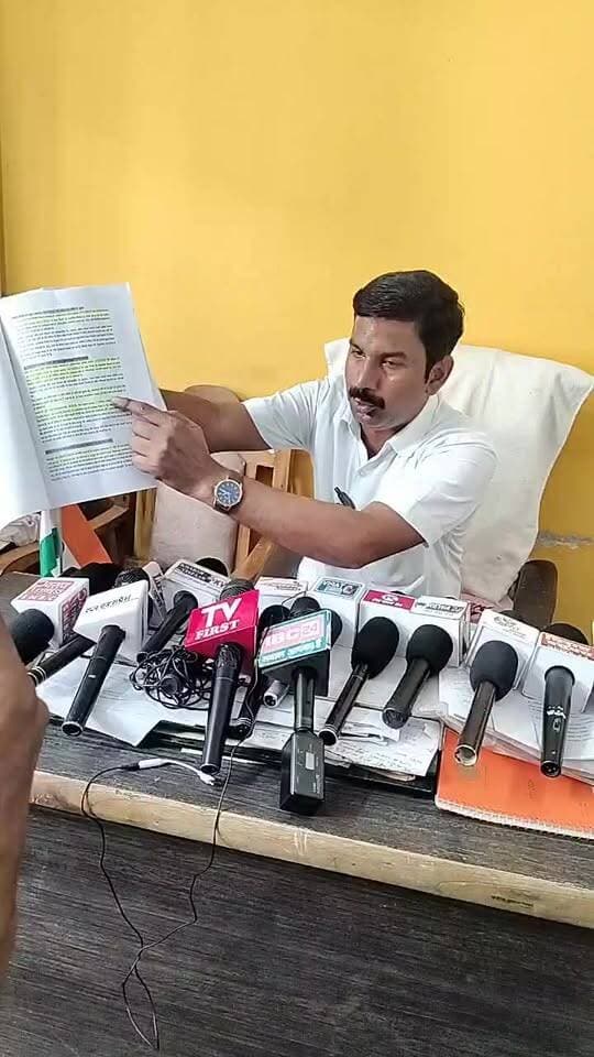 अब तक का रीवा जिले में सबसे बड़ा घोटाला , सामाजिक कार्यकर्ता BK माला ने किया बेनकाब,,, गुजरात की कम्पनी.......
रीवा में कानून को ठेंगा बिना NOC और क्षतिपूर्ति के काट दी सरकारी सड़क शासकीय संपत्ति के नुकसान पर क्यों मौन है PWD और नगर निगम
#mp #rewa #apanrewaapanbagheli
#bkmala #नगरनिगम #हरितप्रवाह #लेटेस्टन्यूज़