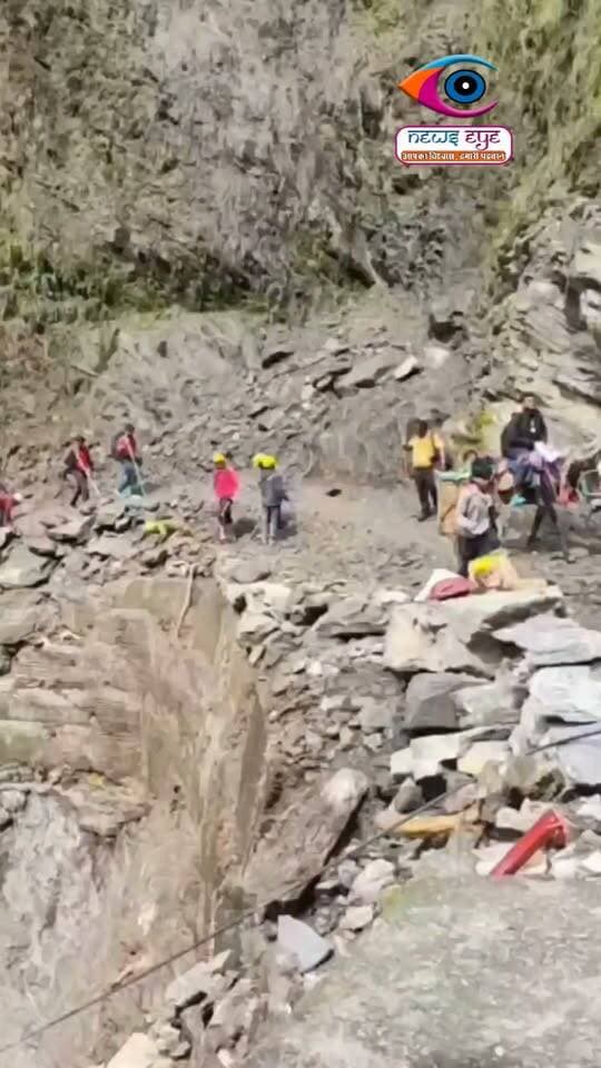 चीरवासा में पैदल मार्ग सुधार कार्य जारी, पुलिस की मौजूदगी में श्रद्धालुओं की आवाजाही