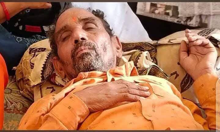 12 दिन… अन्न का एक दाना नहीं, सिर्फ आँखों में आँसू और सीने में इंसाफ की आग!
राम शिरोमणि मिश्रा को न नौकरी चाहिए, न पैसा—उन्हें बस अपनी दिवंगत बेटी कल्पना के लिए न्याय चाहिए।
एक पिता अपने प्राण दांव पर लगाए बैठा है, क्या प्रशासन अब भी सोता रहेगा?
<nis:link nis:type=tag nis:id=justiceforkalpana nis:value=JusticeForKalpana nis:enabled=true nis:link/> <nis:link nis:type=tag nis:id=न्याय_दो nis:value=न्याय_दो nis:enabled=true nis:link/>
<nis:link nis:type=tag nis:id=कल्पना_मिश्रा_को_न्याय_दो nis:value=कल्पना_मिश्रा_को_न्याय_दो nis:enabled=true nis:link/>
<nis:link nis:type=tag nis:id=रीवा_की_आवाज nis:value=रीवा_की_आवाज nis:enabled=true nis:link/>