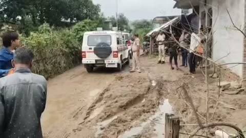 प्रेमिका से मिलने गए दीपक का शव प्रेमिका के घर के पास मिला..