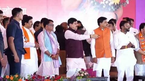 आज आगर मालवा में आयोजित 'लाड़ली बहना योजना' अंतर्गत राशि अंतरण कार्यक्रम में ₹254 करोड़ से अधिक की लागत के 50 विभिन्न विकास कार्यों का लोकार्पण एवं भूमिपूजन किया।
#LadliBahnaMP #cmmohanyadavji❤️ #agarmalwa #madhyapradesh #malwakhabar