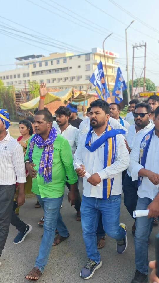 बाराबंकी में चंद्रशेखर आजाद के साथ हुई घटना के बाद मऊ में जबरदस्त आक्रोश, आजाद समाज पार्टी ने किया प्रदर्शन