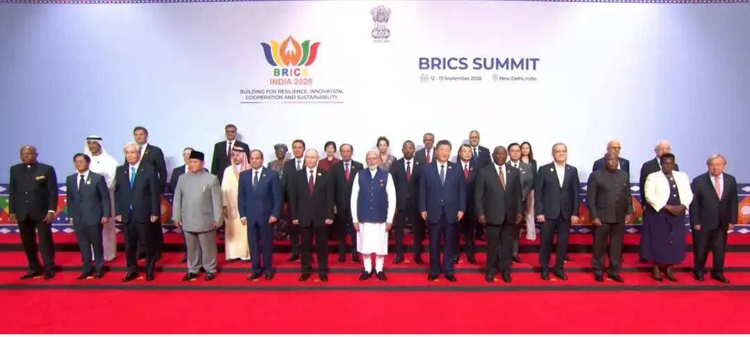 BRICS समिट फोटो सेशन में जिनपिंग-पुतिन के बीच PM मोदी: भाषण में बोले- टेक्नोलॉजी-मिनरल्स को हथियार बनाना गलत, इससे दुनिया की तरक्की पर असर पड़ेगा