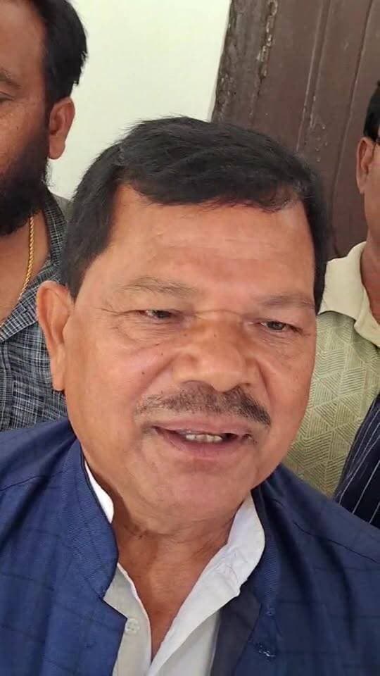 Manoharpur : गोली चालन घटना को लेकर मनोहरपुर के पुर्व विधायक गुरुचरण नायक ने कहा की शासन को इस पर ध्यान देना चाहिए. नही तो आदिवासी समुदाय सेंदरा अभियान चलाएगी