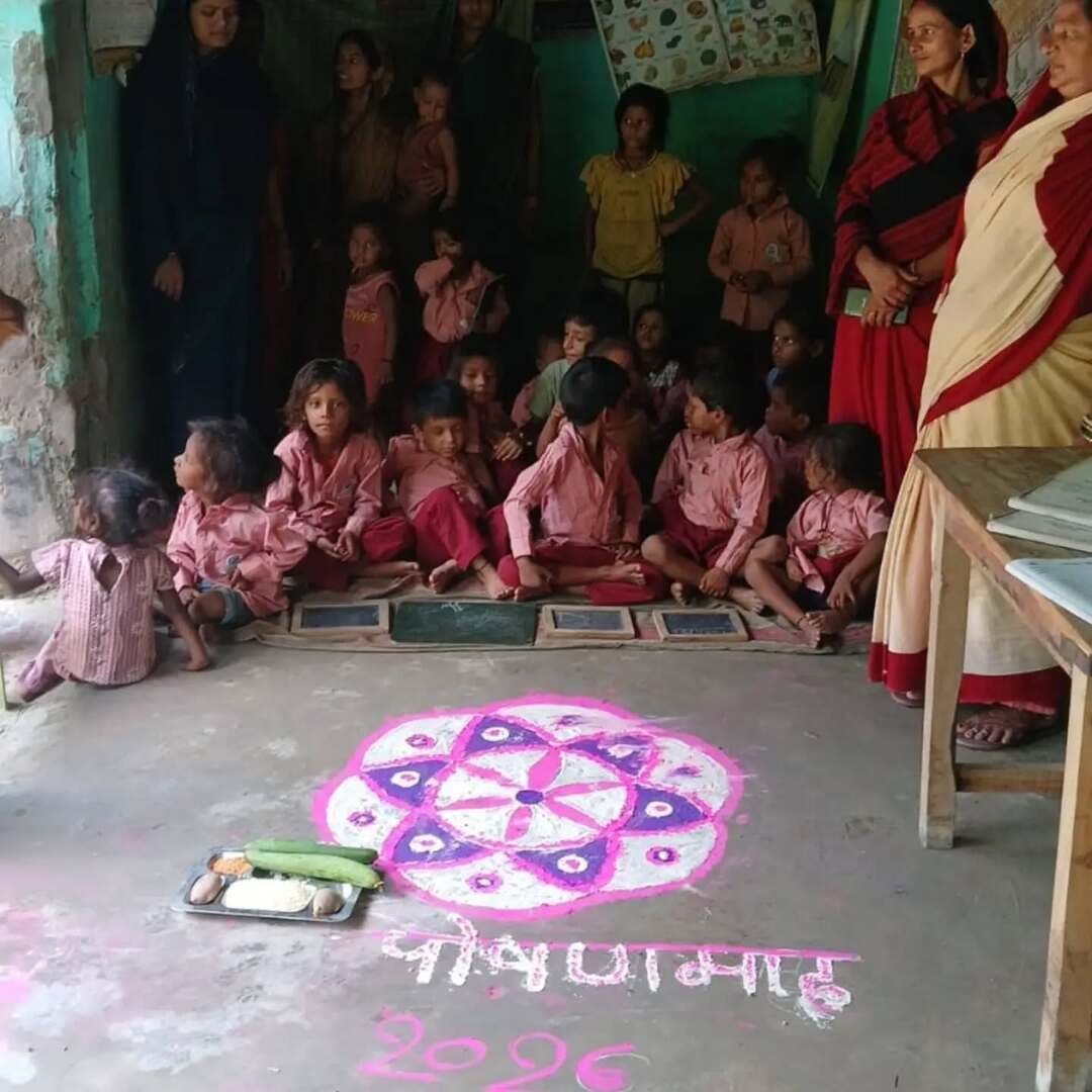 “हमारी आंगनवाड़ी, हमारी जिम्मेवारी” के संदेश के साथ सहरसा जिले के पतरघट प्रखंड के विभिन्न आंगनवाड़ी केंद्रों पर राष्ट्रीय पोषण माह उत्साह एवं सहभागिता के साथ मनाया जा रहा है।