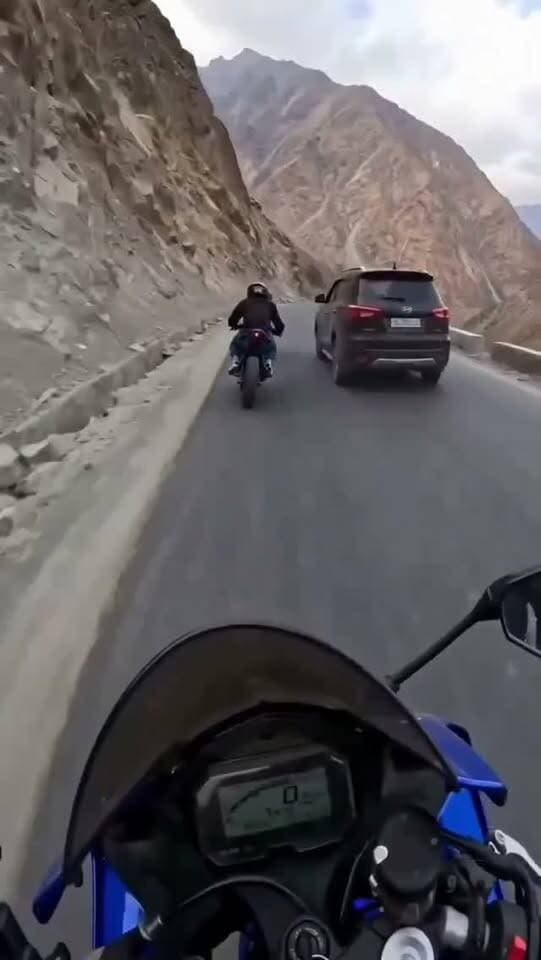 Ego ने बिगाड़ा काम सिर्फ 6 सेकंड में!
सड़क पर ईगो नहीं, संयम रखें। आपका एक पल का गुस्सा जिंदगी भर का पछतावा बन सकता है।
V.C.- Social Media
#UttarakhandPolice
#RoadSafety