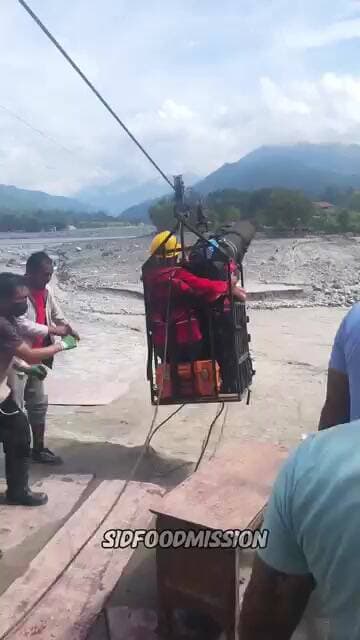 Nepal mai zip line ki madad se start hua aana jana |#viral #explore #zipline #nepal