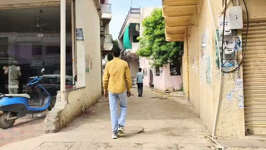 #बारां
बारां-बारां के वरिष्ठ भाजपा नेता व पूर्व भाजपा जिला अध्यक्ष आनंद गर्ग के स्टेट GST टीम की तलाशी, अस्पताल रोड स्थित निवास पर स्टेट GST की टीमों ने खंगाले दस्तावेज, फिलहाल टीम को नहीं मिला ऐसा कुछ भी ग़लत दस्तावेज, हालांकि टीम द्वारा अभी आधिकारिक पुष्टि नहीं, टीम जांच के बाद हुई रवाना।।