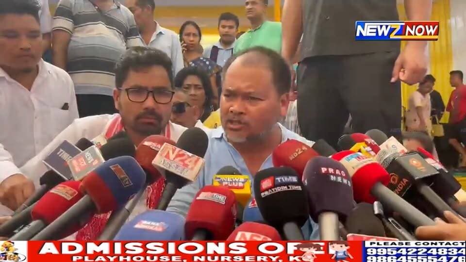 নগাঁও উপ-নিৰ্বাচনক লৈ ১৫ ছেপ্টেম্বৰত স্থিতি ঘোষণা কৰিব ৰাইজৰ দলে
সাম্প্ৰদায়িক বিজেপি-এ আই ইউ ডি এফক পৰাভূত কৰাৰ ক্ষেত্ৰত দৃঢ়প্ৰতিজ্ঞ ৰাইজৰ দল—-অখিল গগৈ