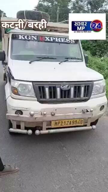 ग्राम पड़रिया के पास 6 भैंसों से भरा पिकअप वाहन को पुलिस ने पकड़ा जप्त कर थाना में खड़ा कराया