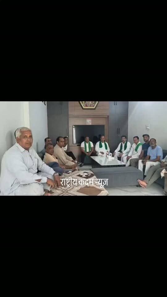 4 अक्टूबर की किसान महापंचायत को लेकर जन जागरण अभियान शुरू
रादौर। (राष्ट्रीय कदम) भारतीय किसान यूनियन के जिला अध्यक्ष सुभाष गुर्जर धोड़ंग ने 4 अक्टूबर को होने वाली किसान महापंचायत को लेकर आज रादौर ब्लॉक के प्रधान अशोक डांगी के गांव से जन जागरण अभियान की शुरुआत की।
इस दौरान किसानों से महापंचायत में अधिक से अधिक संख्या में पहुंचने की अपील की गई। अभियान के दौरान प्रदेश महासचिव अरविंद कांबोज और जिला उपाध्यक्ष यादविंद्र कांबोज भी मौजूद रहे।
राष्ट्रीय कदम न्यूज़ | किसानों से जुड़ी हर खबर पर नजर
#राष्ट्रीयकदमन्यूज़ #किसानमहापंचायत #भारतीयकिसानयूनियन #किसान #रादौर हरियाणा किसानएकता जनजागरणअभियान FarmerNews HaryanaNews