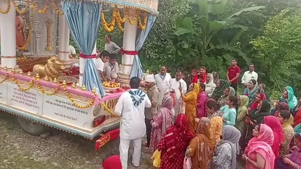 साईं नाम से गूंजा सर्ड बम्मी - श्री सत्य साईं प्रेम प्रबाहिनी दिव्य रथ यात्रा का हुआ भव्य और ऐतिहासिक स्वागत,, लाइव रिपोर्ट:प्रदीप ठाकुर