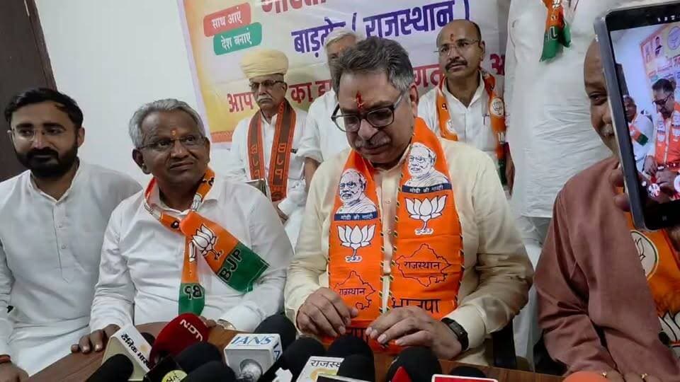 भाजपा के राष्ट्रीय महामंत्री सतीश पूनिया ने कहा कि इस बार पंजाब में हम नहीं करेंगे गठबंधन।
BJP Rajasthan Dr Priyanka Chaudhary Swaroop Singh Khara Aduram Meghwal