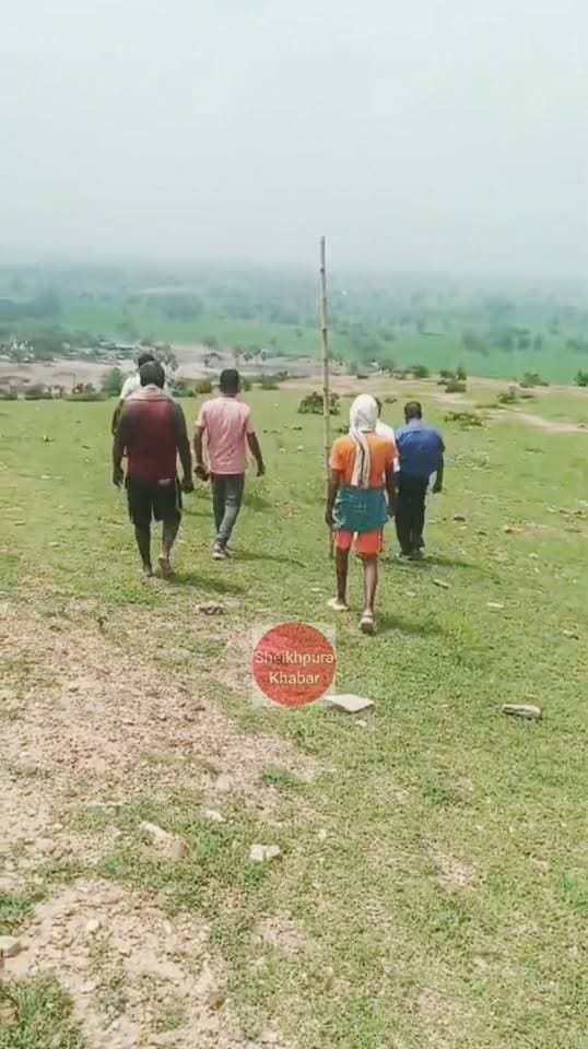 चांदी पहाड़ पर भादो पूर्णिमा के मौके पर लगेगा भव्य मेला, अरियरी बीडीओ और पूर्व मुखिया ने किया निरीक्षण।
