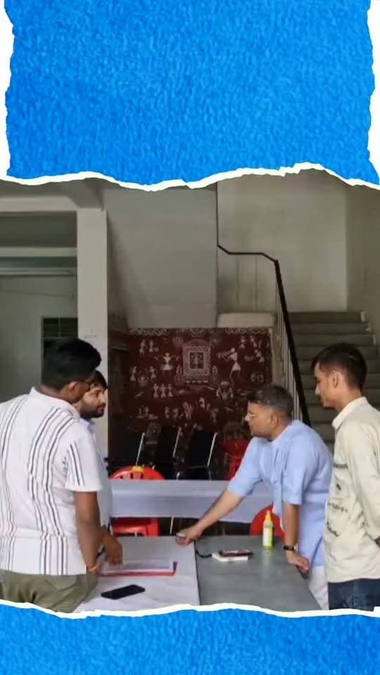 बांसवाड़ा: बांसवाड़ा नगर परिषद के 59 वार्डों के चुनाव परिणाम का इंतजार सोमवार को खत्म हो जाएगा। सुबह 8 बजे से 14 टेबलों पर मतगणना शुरू होगी, जिसके लिए प्रशासनिक तैयारियां पूरी कर ली गई हैं।
एसडीएम भागचंद के मुताबिक, 60 में से 1 वार्ड पर प्रत्याशी निर्विरोध जीत चुका है। बाकी 59 वार्डों (97 पोलिंग बूथ) की गिनती 5 राउंड में पूरी होगी। इस कार्य में 60 कार्मिक लगाए गए हैं। माना जा रहा है कि सुबह 10 बजे तक सभी परिणाम घोषित कर दिए जाएंगे। मतगणना के दौरान प्रत्याशियों या उनके एजेंटों की उपस्थिति रहेगी, वहीं आपत्ति होने पर नियमानुसार पुनर्गणना का प्रावधान रखा गया है।
#BanswaraNews #RajasthanElection #MunicipalElection #BanswaraResult #ElectionResults