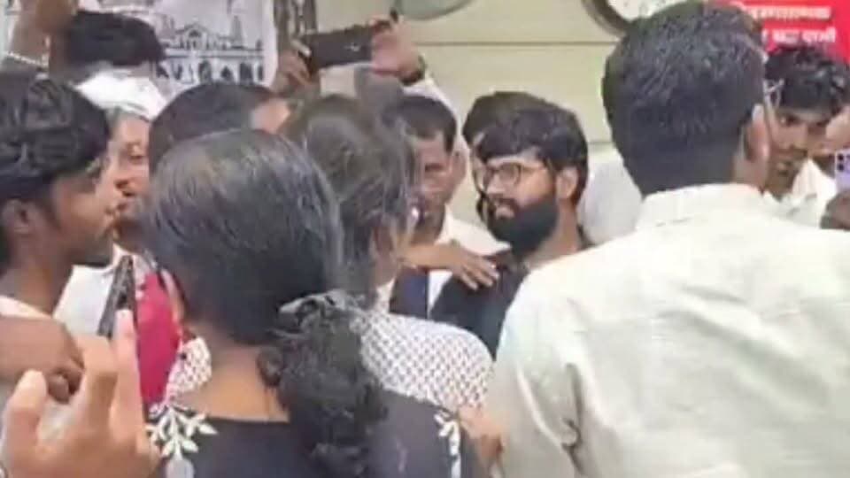 प्रयागराज वाराणसी के बाद आजमगढ़ में GenZ का महाजुटान