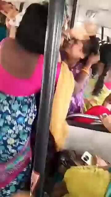 పరిగి నుండి హైదరాబాద్ వెళ్తున్న బస్సులో ఒక మహిళను 4 గురు మహిళలు కలిసి కొట్టడం విచారకరం.