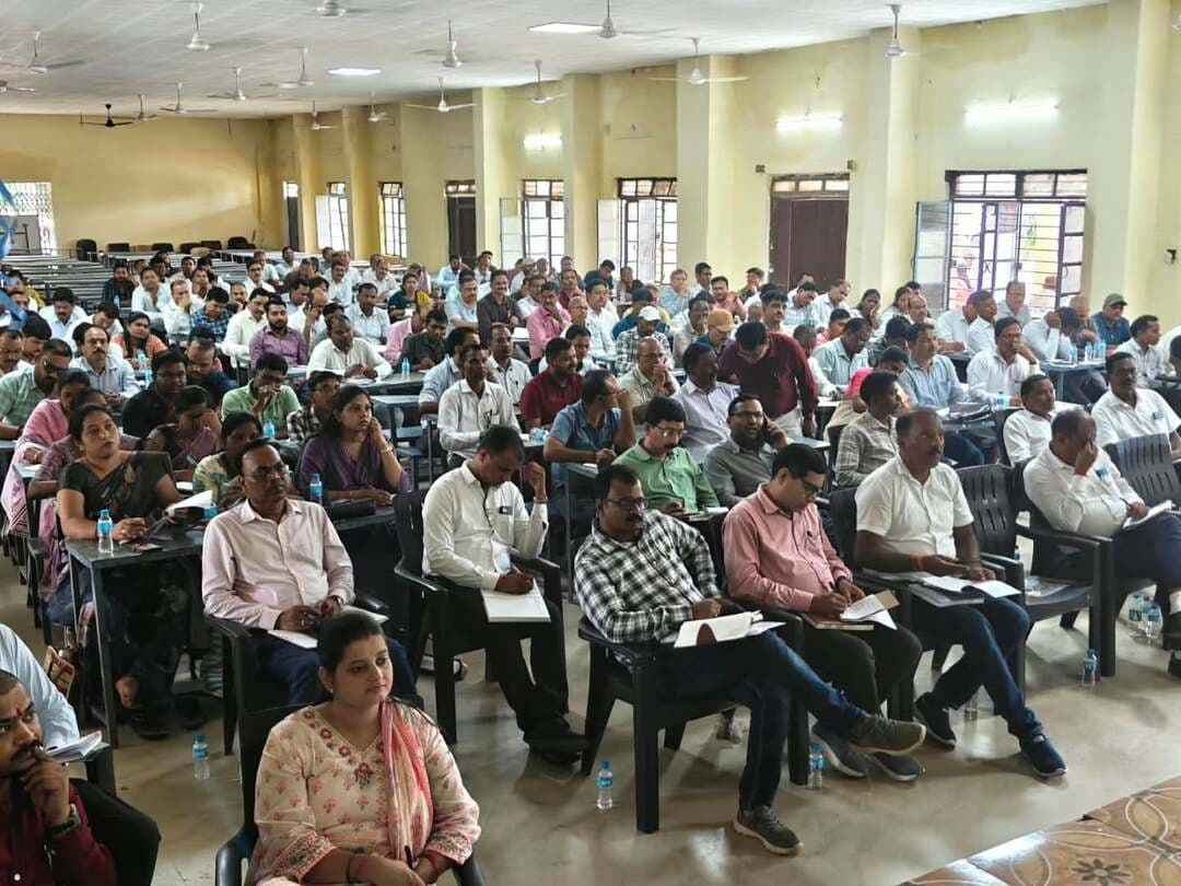सरगुजा संभाग में एसएनए स्पर्श एवं जेम पोर्टल पर संभागीय प्रशिक्षण सह कार्यशाला सम्पन्न
नवीन डिजिटल वित्तीय व्यवस्था की कार्यप्रणाली एवं उपयोगिता की दी गई जानकारी
@chhattisgarhcmo @dpr.chhattisgarh @cgmygov